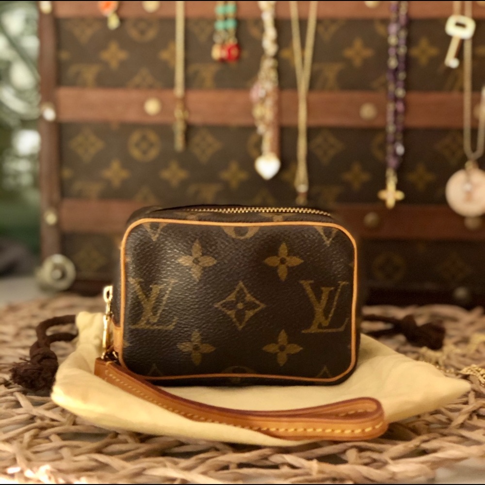 Louis Vuitton Monogram Wapity Wristlet